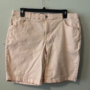 Women’s shorts size 20W, peach color